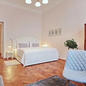 In The Heart Of Apartamento